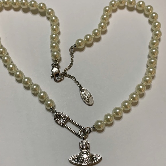 Sold out Vivienne Westwood pearl silver logo 16” necklace - Picture 9 of 11